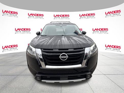 Used 2024 Nissan Pathfinder Platinum image 8