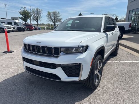 New 2026 Jeep Grand Cherokee L Limited AWD/4WD image 12