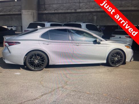 Used 2022 Toyota Camry XSE image 6