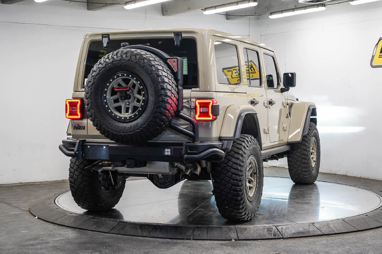 Used 2022 Jeep Wrangler Unlimited Rubicon w/ Trailer Tow Package AWD/4WD image 4