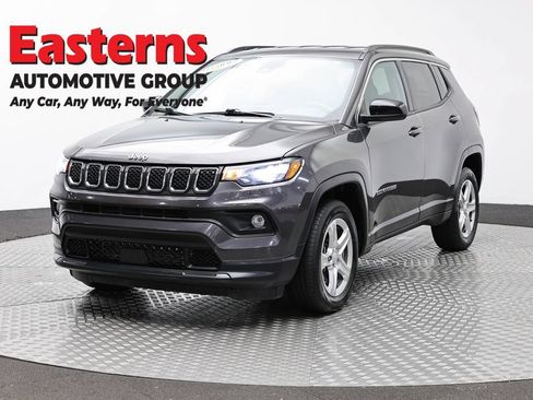 Used 2024 Jeep Compass Latitude AWD/4WD image 1