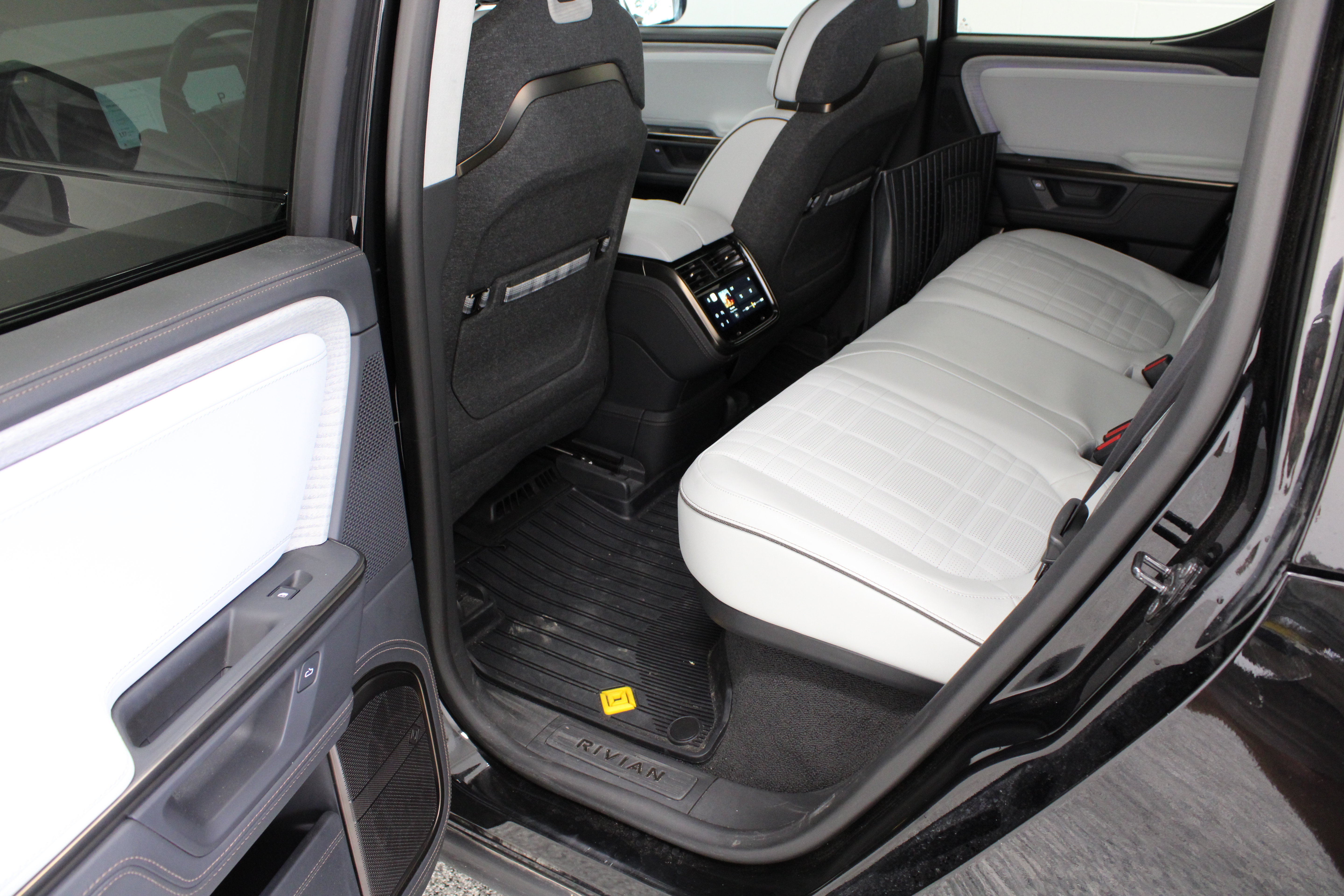Used 2025 Rivian R1T Premium Tri AWD/4WD image 27