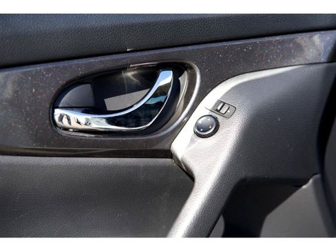 Used 2020 Nissan Rogue SV AWD/4WD image 24