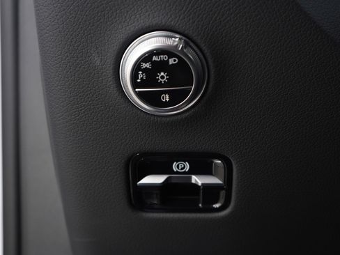 Used 2024 Mercedes-Benz GLC 300 4MATIC image 22