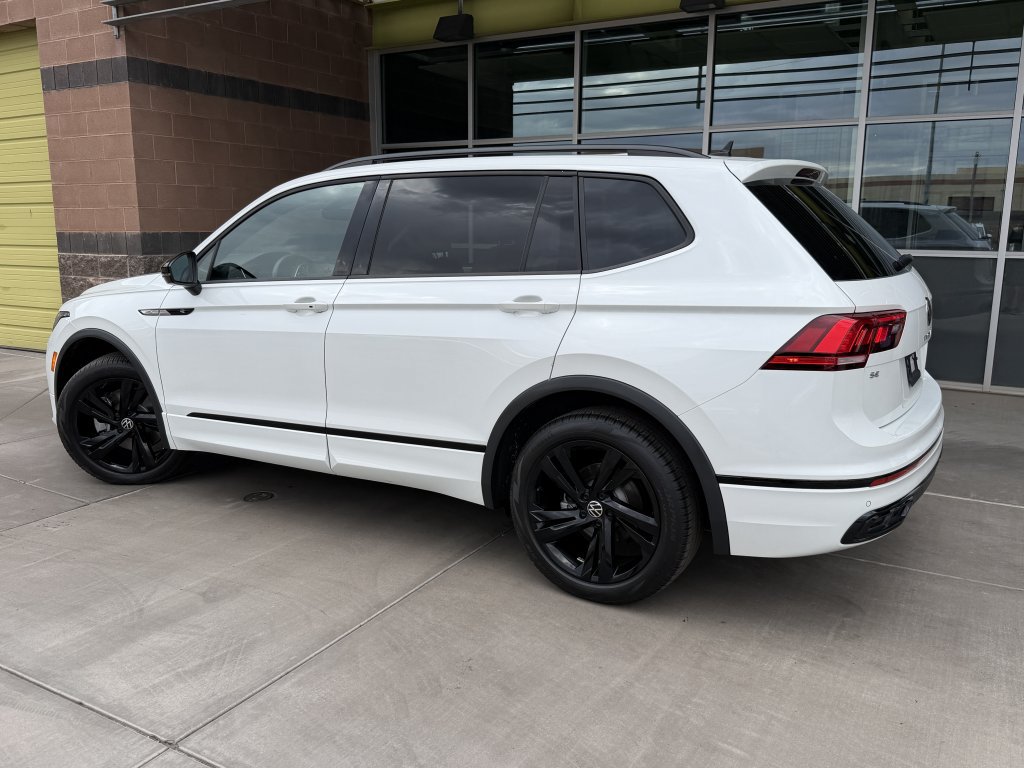 Used 2024 Volkswagen Tiguan SE R-Line FWD image 5