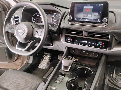 Used 2024 Nissan Rogue SV FWD image 38