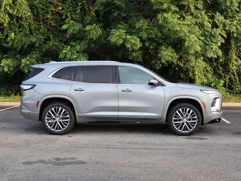 Used 2026 Buick Enclave Avenir w/ Super Cruise Package FWD image 10