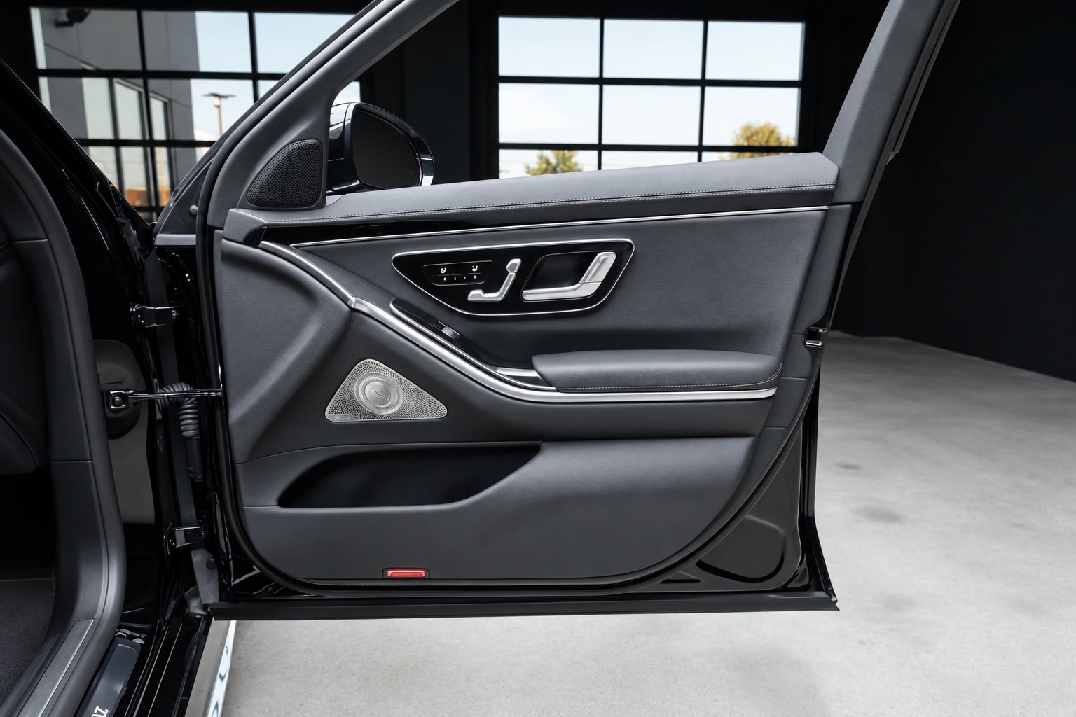 Used 2022 Mercedes-Benz S 500 4MATIC w/ AMG Line Package image 39