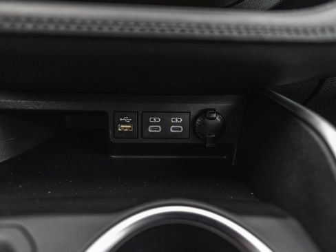 Used 2023 Toyota Highlander XLE image 18