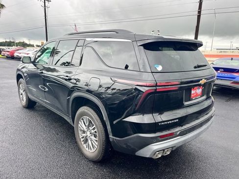 Used 2026 Chevrolet Traverse LT w/ LPO, Floor Liner Package FWD image 4