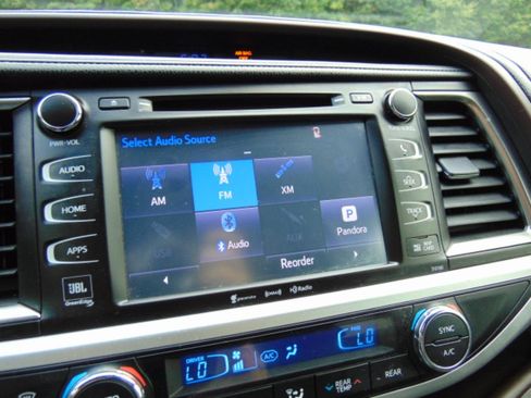 Used 2016 Toyota Highlander Limited w/ Driver Technology Package FWD image 23