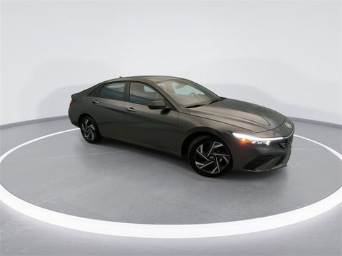 Used 2025 Hyundai Elantra Sport image 6