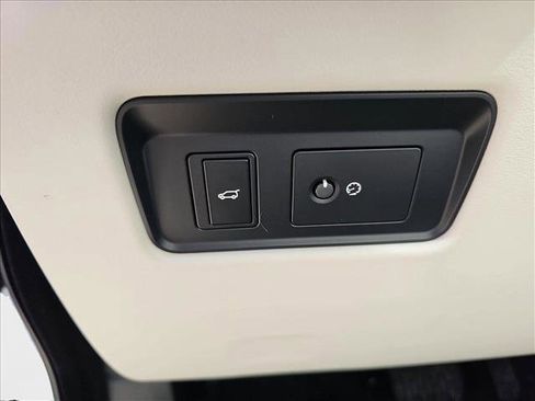 New 2025 Jaguar F-PACE R-Dynamic S image 26