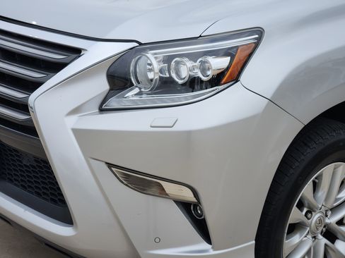 Used 2015 Lexus GX 460 w/ Premium Package image 6