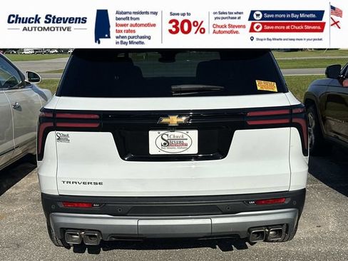 Used 2025 Chevrolet Traverse LT FWD image 4