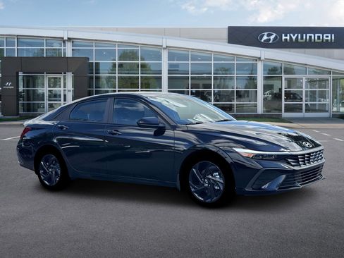 New 2026 Hyundai Elantra Sport FWD image 10