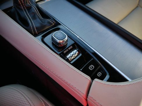 Used 2020 Volvo XC90 T6 R-Design w/ Protection Package Premier image 25