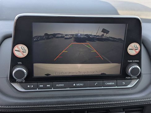 Used 2024 Nissan Rogue S FWD image 19