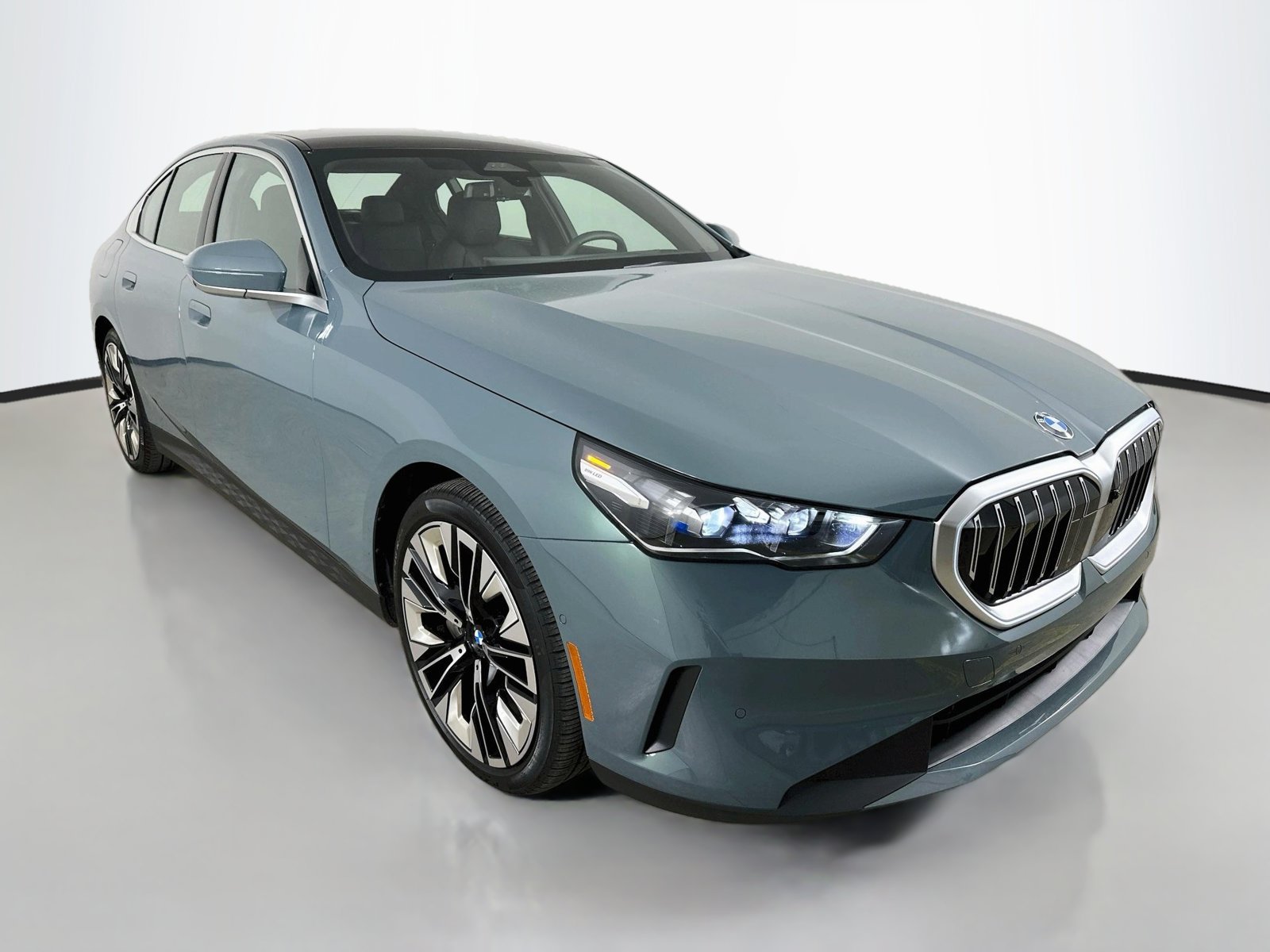 Used 2026 BMW 540i xDrive AWD/4WD image 3