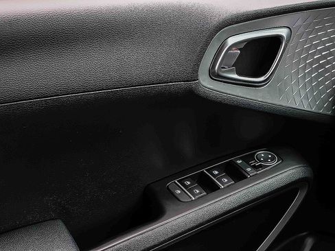 Certified 2025 Kia Soul LX w/ LX Technology Package image 14