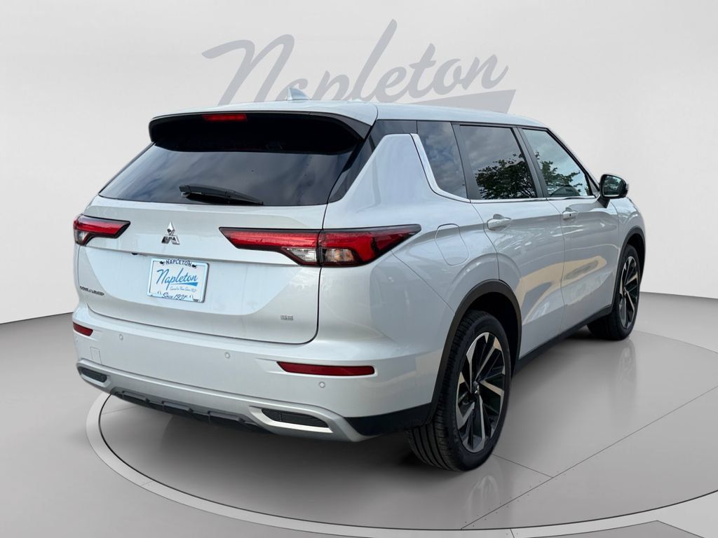 Used 2023 Mitsubishi Outlander SE FWD image 6
