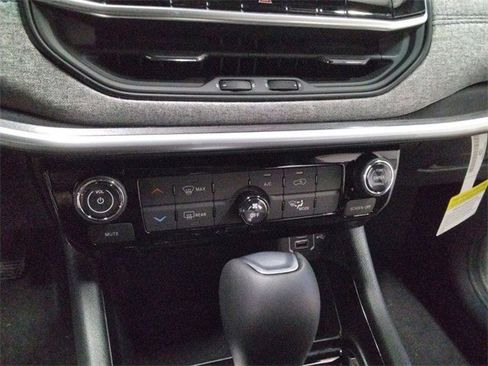 New 2026 Jeep Compass Latitude image 31