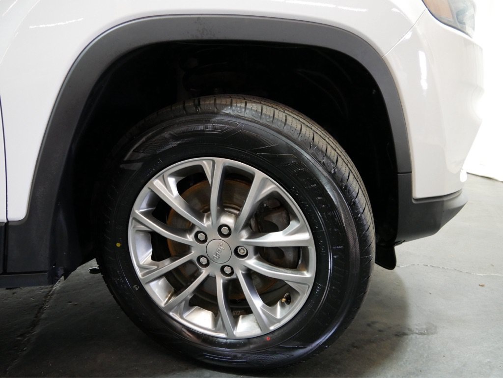 Used 2019 Jeep Cherokee Latitude Plus w/ Comfort/Convenience Group AWD/4WD image 8