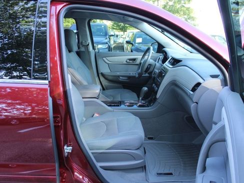 Used 2017 Chevrolet Traverse LT w/ Style and Technology Package AWD/4WD image 26