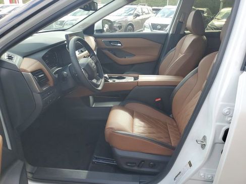 Used 2025 Nissan Rogue Platinum w/ Platinum Premium Package image 11