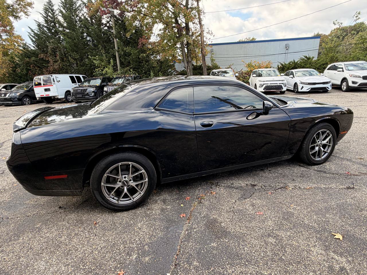 Used 2016 Dodge Challenger SXT RWD image 7