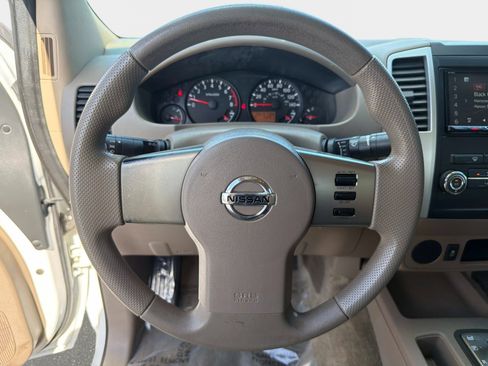 Used 2012 Nissan Frontier SV image 26