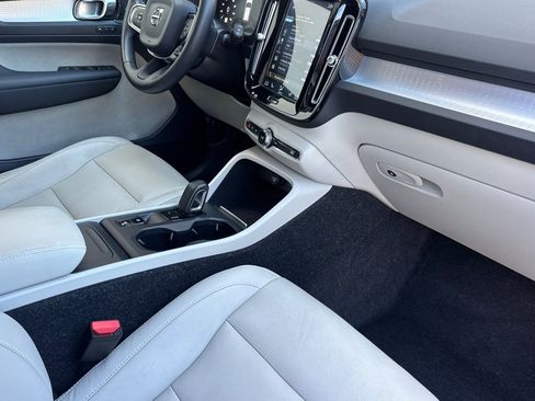Used 2019 Volvo XC40 T5 Momentum AWD/4WD image 36
