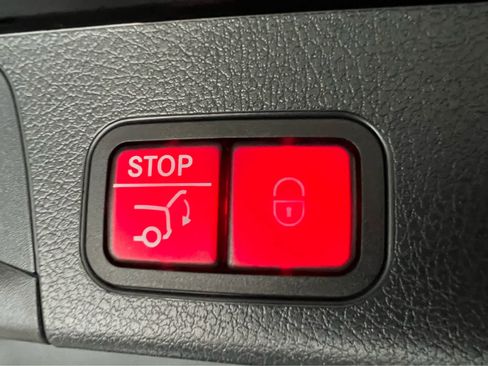 Used 2024 Mercedes-Benz GLB 250 4MATIC image 19