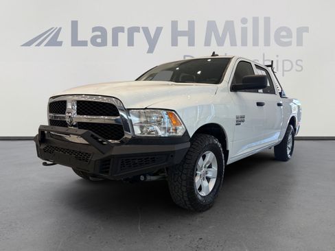Used 2022 RAM 1500 Classic SLT w/ Electronics Group AWD/4WD image 1