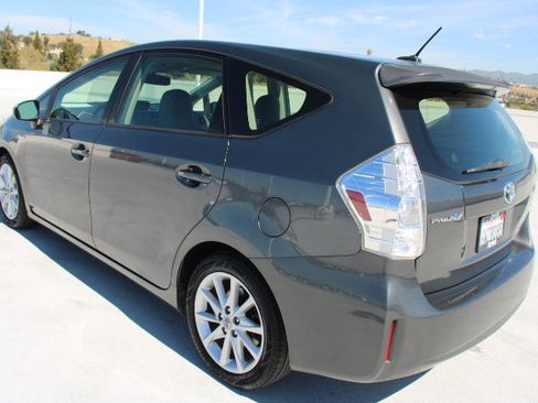 Used 2012 Toyota Prius V Five image 6