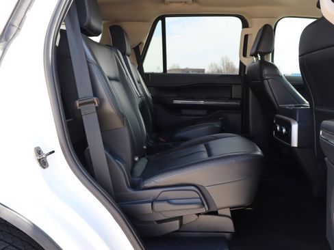 Used 2023 Ford Expedition XLT image 12