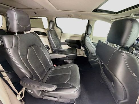 Used 2019 Chrysler Pacifica Limited FWD image 29