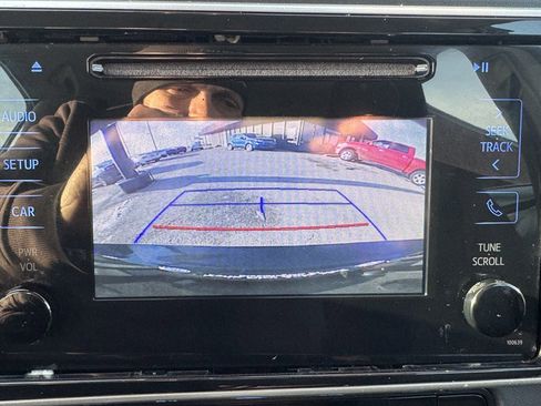 Used 2019 Toyota Corolla LE image 18