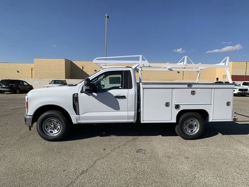 New 2026 Ford F250 XL w/ XL Chrome Package image 5