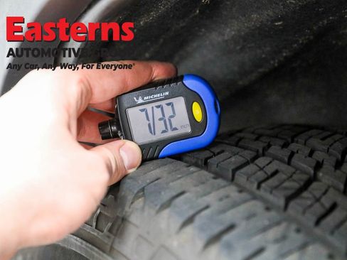 Used 2023 GMC Acadia SLT image 29