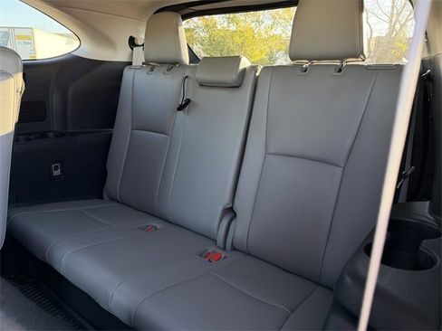 Used 2022 Toyota Highlander Platinum image 30