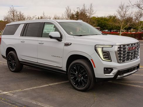 New 2026 GMC Yukon XL Denali w/ Sun & Power Step Package AWD/4WD image 6