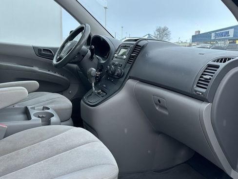 Used 2010 Kia Sedona LX image 19