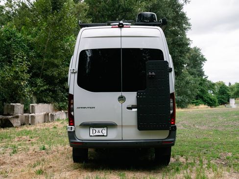 Used 2020 Freightliner Sprinter 2500 AWD/4WD image 5