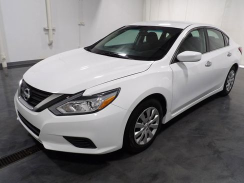 Used 2017 Nissan Altima 2.5 S w/ Power Driver Seat Package image 3