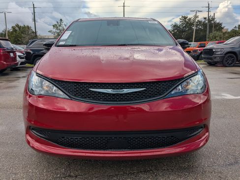 New 2026 Chrysler Voyager LX image 3