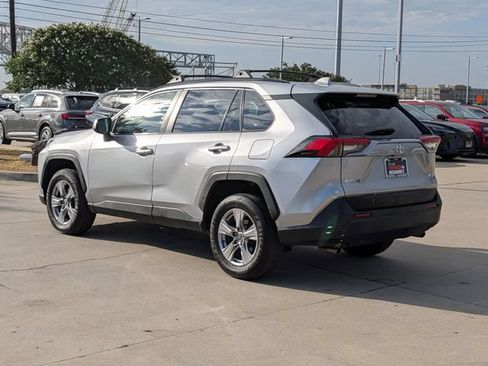 Used 2022 Toyota RAV4 XLE AWD/4WD image 8