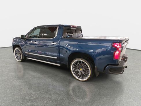 Used 2022 Chevrolet Silverado 1500 High Country w/ High Country Premium Package image 7