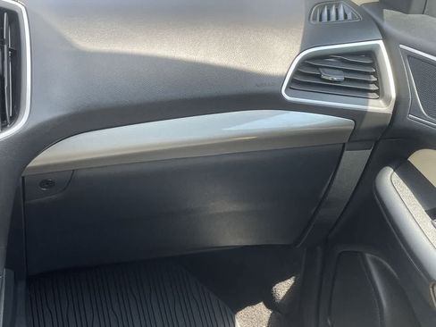 Used 2020 Ford Edge SEL w/ Convenience Package FWD image 16