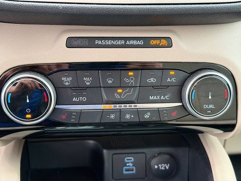Used 2022 Ford Escape SEL w/ Technology Package AWD/4WD image 17